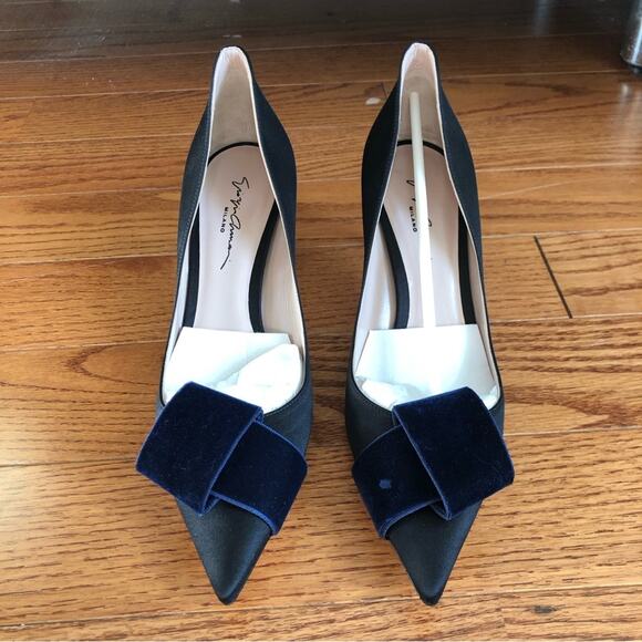 GIORGIO ARMANI RARE DECOLLETTE Black Satin Blue Velvet Accent Women’s Size 7 NWT - Picture 1 of 12